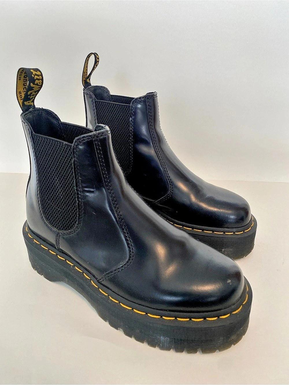 Dr. Martens 2976 Quad Smooth Leather Platform Chelsea Boots Platform Chelsea